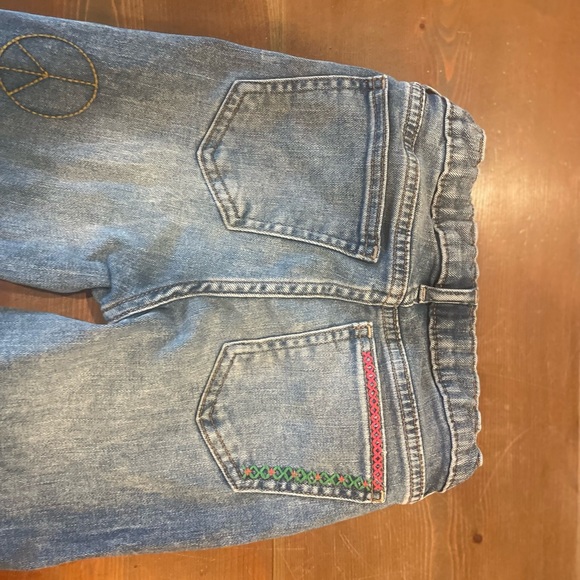 Super cute embroidered peace jeans - Picture 7 of 9